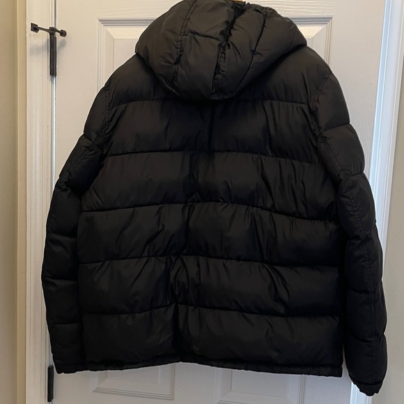 Men's Tommy Hilfiger Classic Black Puffer Jacket With An Attached Hood - Picture 6 of 8